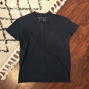 Men’s AE v-neck size medium, navy